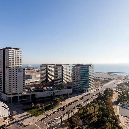 Sunny Beachfront Pool 바르셀로나