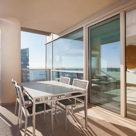 Sunny Beachfront Pool Apartment *