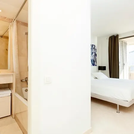 Sunny Beachfront Pool Apartment Barcelona